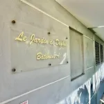 Le Daphnee Yourhosthelper